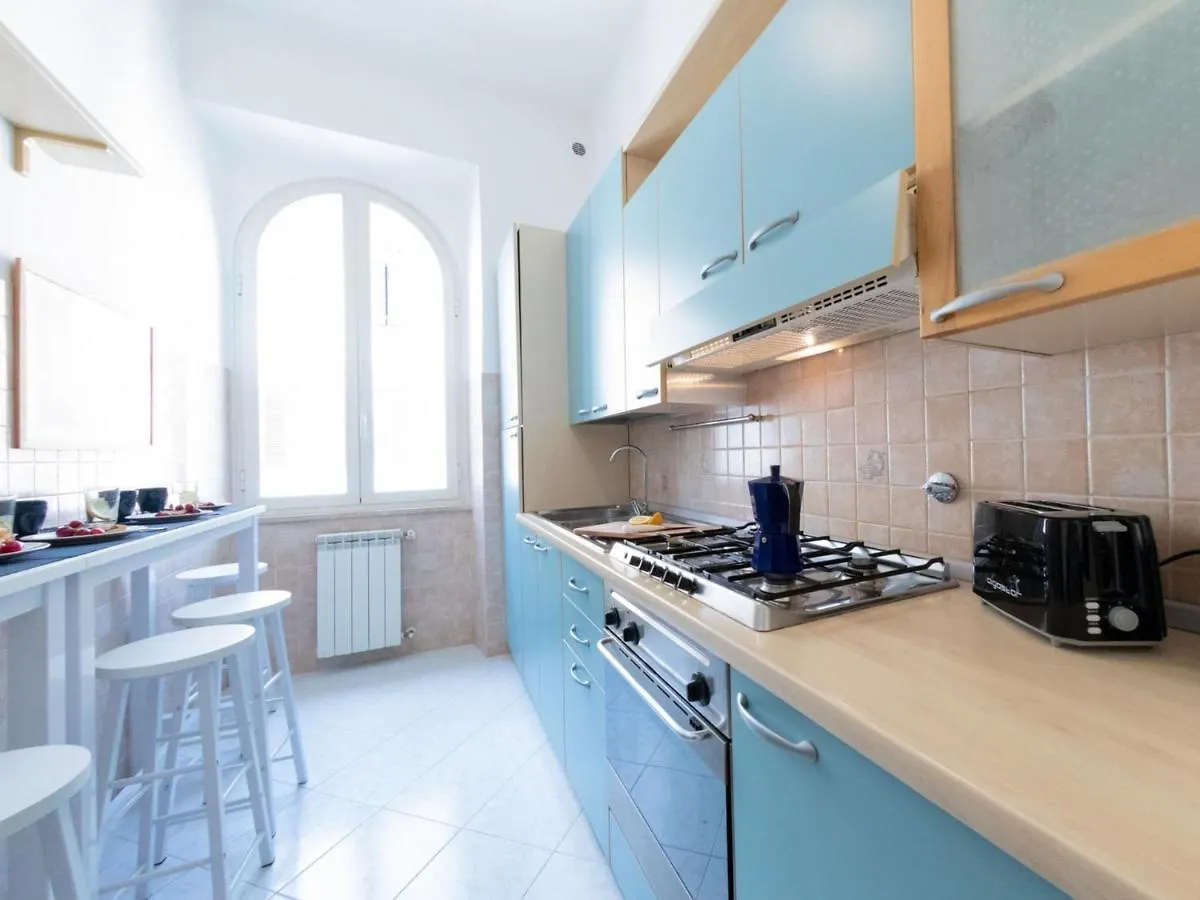 The Best Rent - Lovely Two-Bedroom Apartment Near Termini Station Roma 0*,