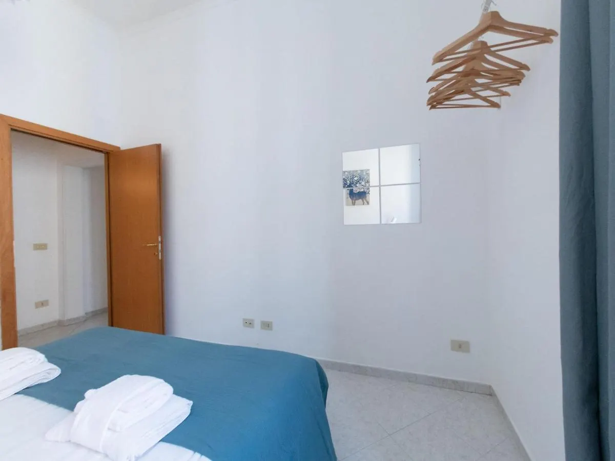 The Best Rent - Lovely Two-Bedroom Apartment Near Termini Station Roma Italia
