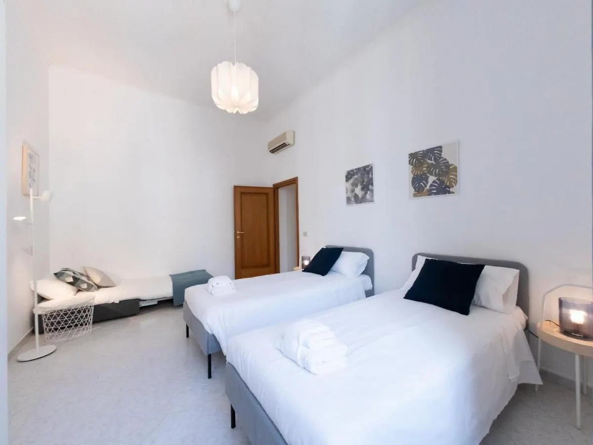 The Best Rent - Lovely Two-Bedroom Apartment Near Termini Station Roma