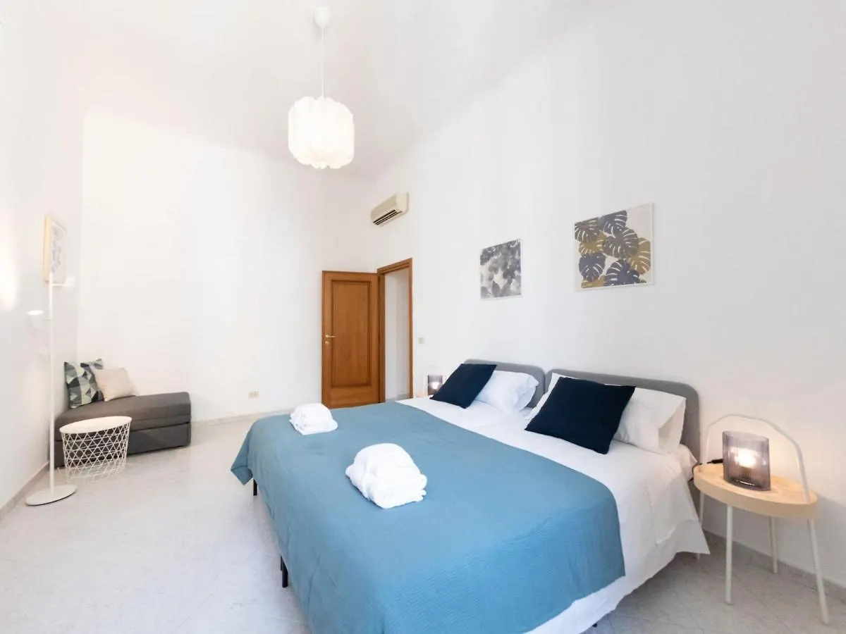 The Best Rent - Lovely Two-Bedroom Apartment Near Termini Station Roma Italia