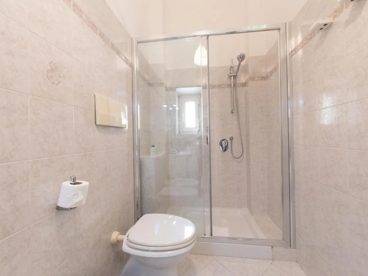 The Best Rent - Lovely Two-Bedroom Apartment Near Termini Station Roma Italia