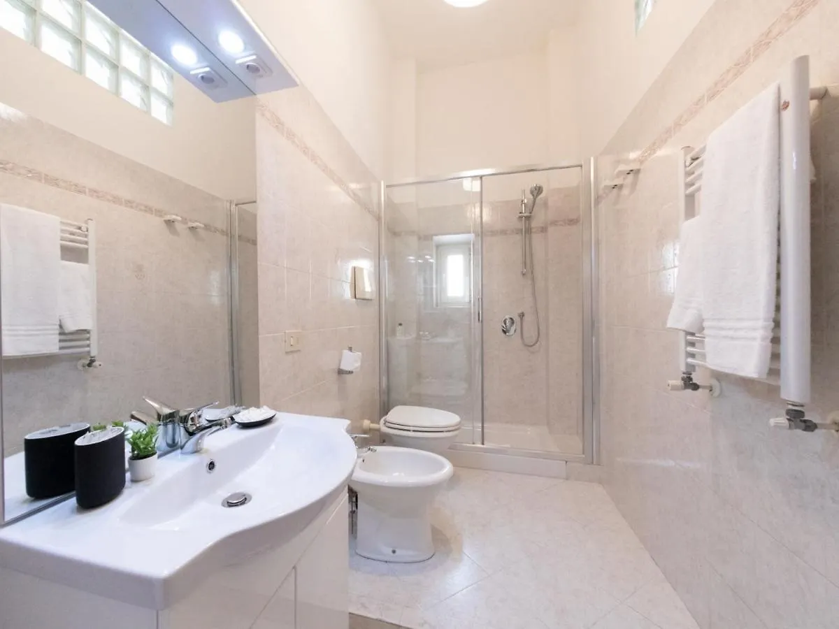 The Best Rent - Lovely Two-Bedroom Apartment Near Termini Station Rome